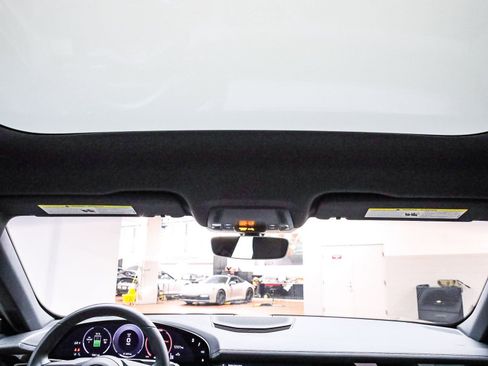 Used 2025 Porsche Taycan image 18