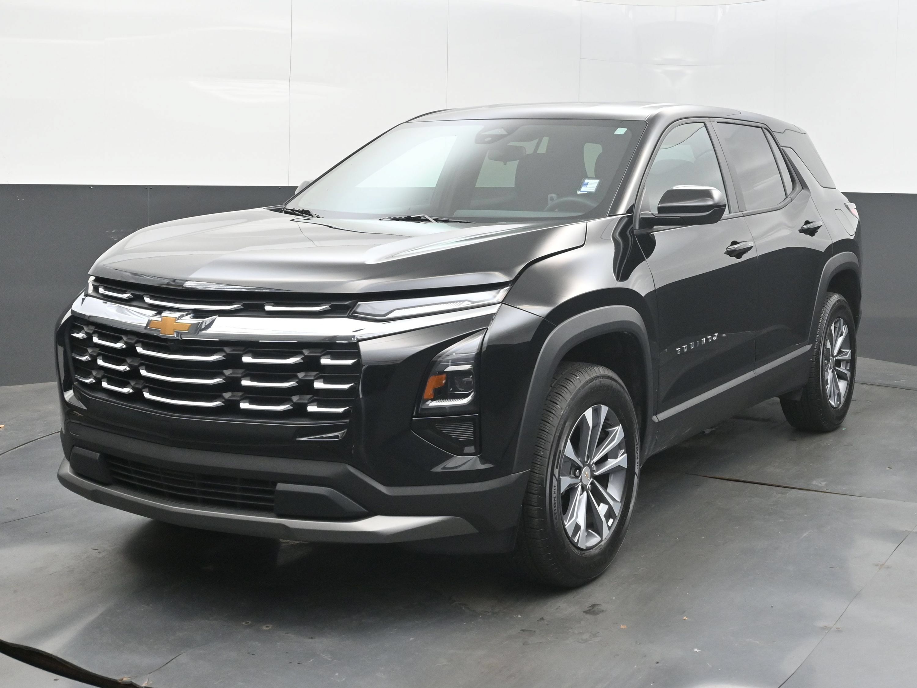 Used 2026 Chevrolet Equinox LT FWD image 4