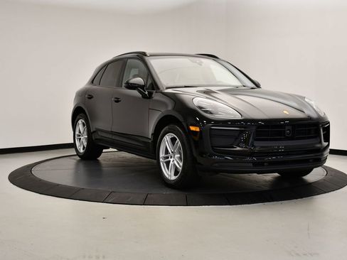 Certified 2025 Porsche Macan AWD/4WD image 9