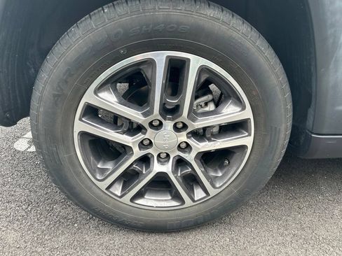 Used 2018 Jeep Compass Latitude w/ Popular Equipment Group FWD image 4