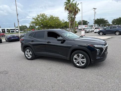 Used 2024 Chevrolet Trax LS FWD image 2