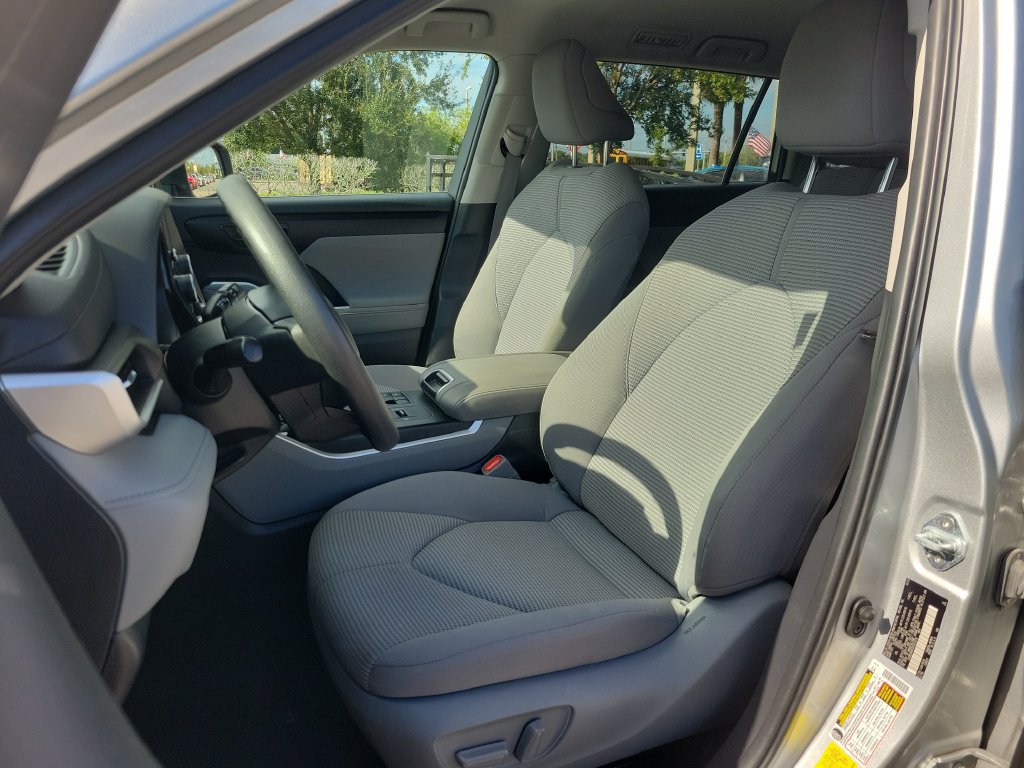 Used 2023 Toyota Highlander L FWD image 15