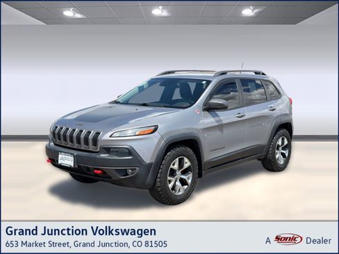 Used 2017 Jeep Cherokee Trailhawk AWD/4WD image 1