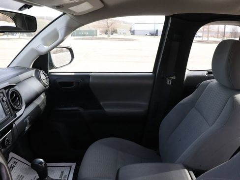 Used 2017 Toyota Tacoma 4x4 Access Cab image 14