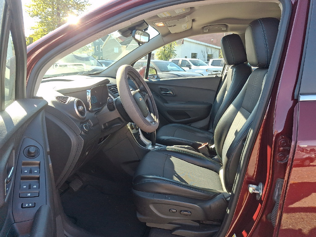 Used 2016 Chevrolet Trax LT w/ LT Convenience Package AWD/4WD image 12