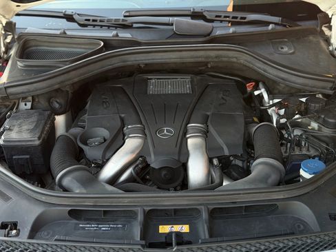 Used 2015 Mercedes-Benz GL 550 4MATIC image 33