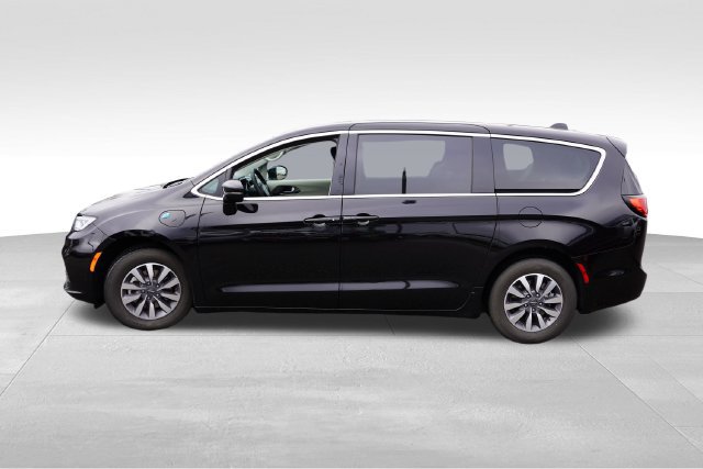 Certified 2024 Chrysler Pacifica Limited FWD image 9