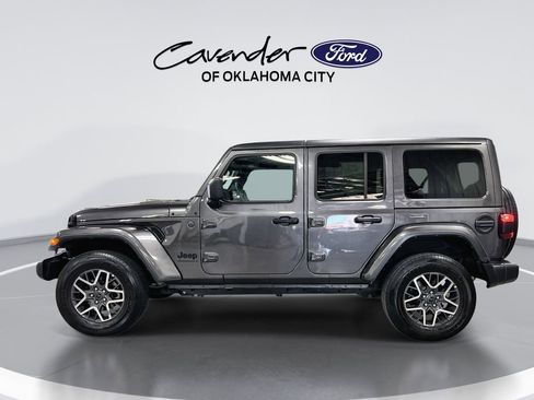 Used 2025 Jeep Wrangler Unlimited Sahara AWD/4WD image 5