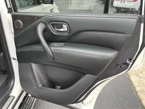 Used 2021 INFINITI QX80 Luxe w/ All-Season Package AWD/4WD image 16