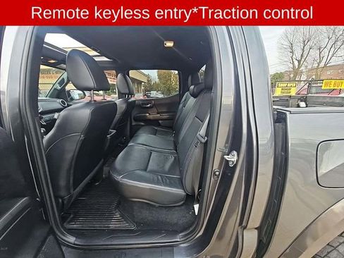 Used 2020 Toyota Tacoma TRD Sport image 6