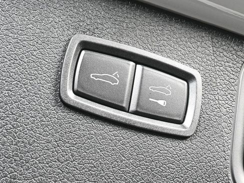 Certified 2026 Porsche Macan image 33