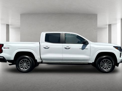 Used 2023 Chevrolet Colorado LT w/ LT Convenience Package II AWD/4WD image 3