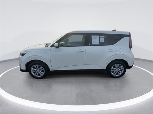 Used 2024 Kia Soul LX image 5