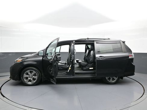 Certified 2019 Toyota Sienna SE w/ SE Preferred Package AWD/4WD image 46