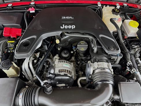 Used 2019 Jeep Wrangler Unlimited Sport w/ Dual Top Group image 38