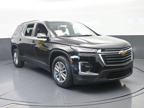 Used 2023 Chevrolet Traverse LT FWD image 9