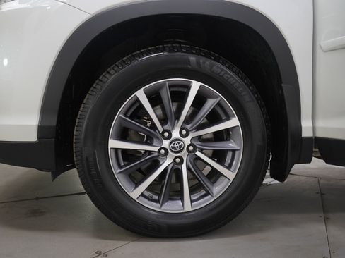 Used 2019 Toyota Highlander XLE image 32