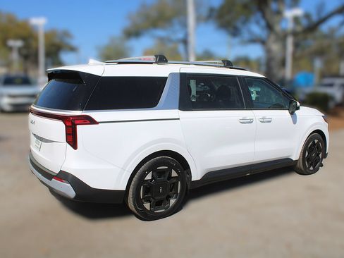 New 2026 Kia Carnival EX FWD image 9
