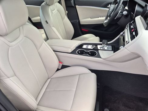 Used 2025 Genesis G70 2.5T RWD image 31