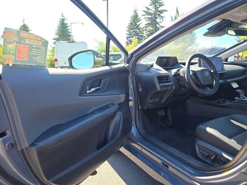 Used 2024 Toyota Prius XLE AWD/4WD image 19
