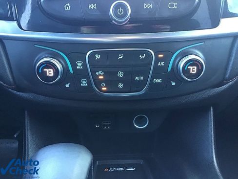 Used 2023 Chevrolet Traverse RS image 38