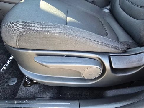 Used 2026 Hyundai Tucson SE AWD/4WD image 16