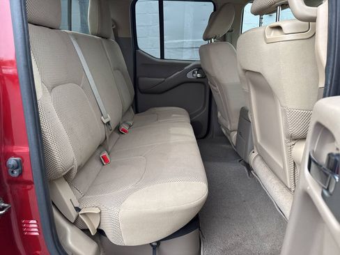 Used 2014 Nissan Frontier SV w/ SV Value Truck Package AWD/4WD image 19