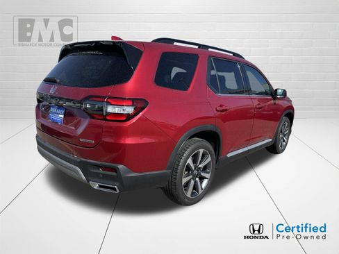 Used 2023 Honda Pilot Touring image 3