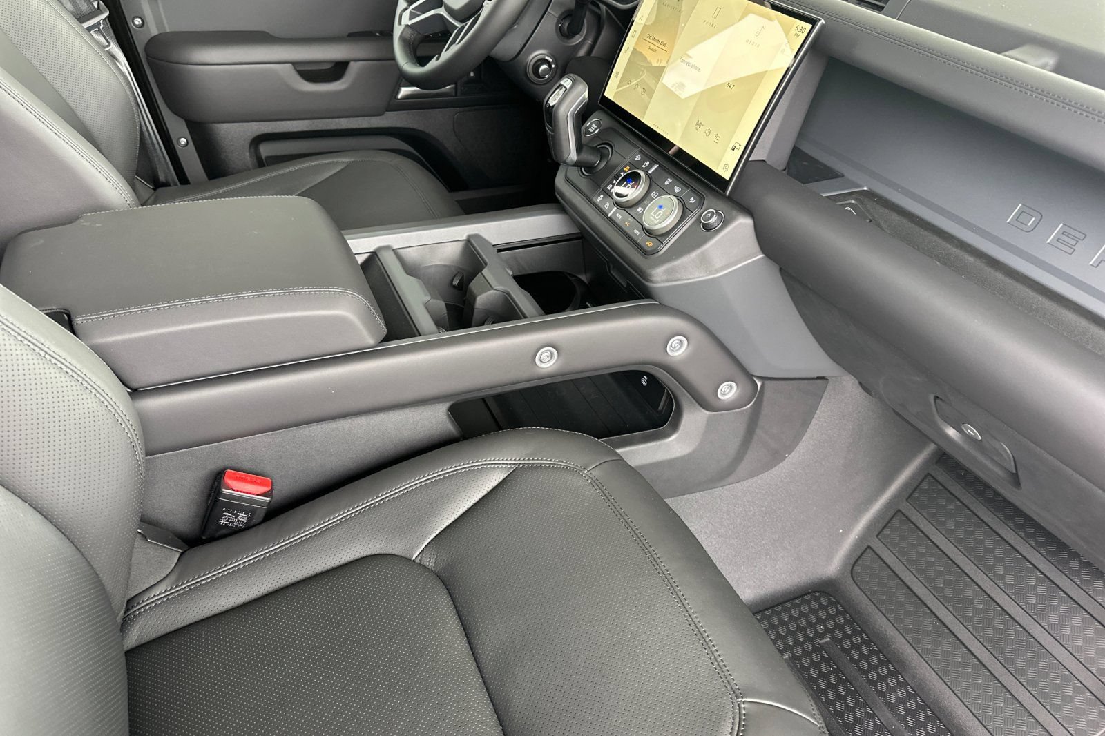 New 2026 Land Rover Defender 110 X-Dynamic SE AWD/4WD image 16