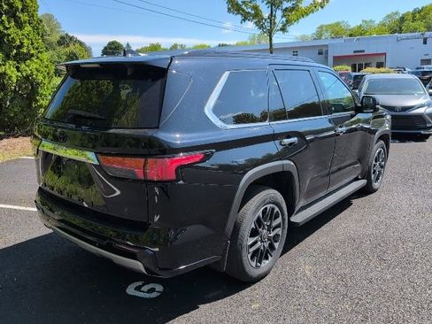 Used 2023 Toyota Sequoia Limited w/ Tow Technology Package AWD/4WD image 3