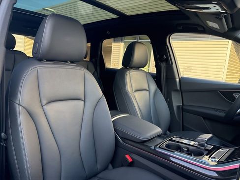 Certified 2025 Audi Q7 2.0T Premium w/ Convenience Plus Package image 16