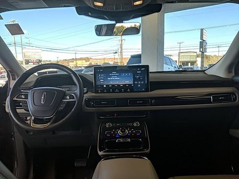 Certified 2022 Lincoln Nautilus Reserve w/ Luxury Package image 13