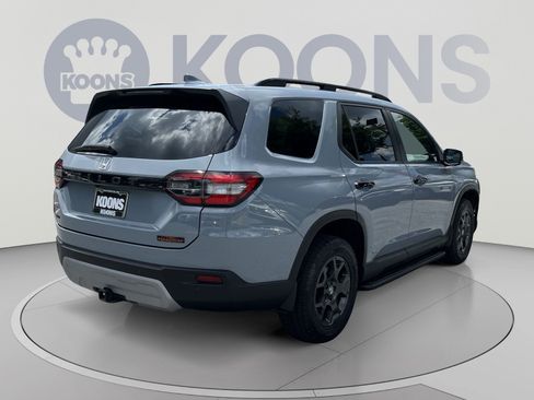 Used 2024 Honda Pilot TrailSport image 7