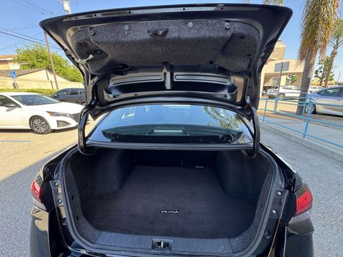 Used 2025 Nissan Versa SV image 30