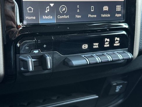 Used 2024 RAM 2500 Laramie w/ Safety Group AWD/4WD image 19