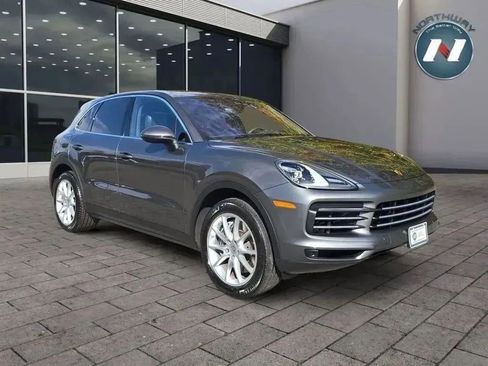 Used 2022 Porsche Cayenne Platinum Edition image 7