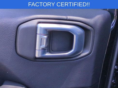 Used 2022 Jeep Wrangler Unlimited Sahara AWD/4WD image 27