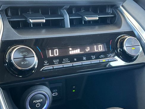 Certified 2024 Toyota Venza LE image 24