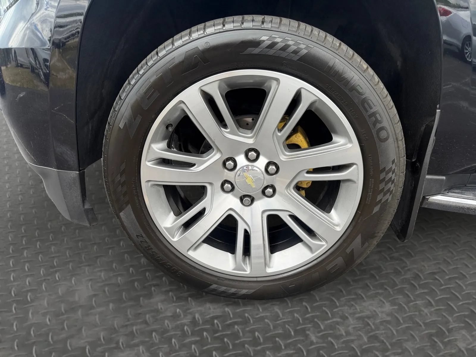Used 2018 Chevrolet Suburban Premier RWD image 12