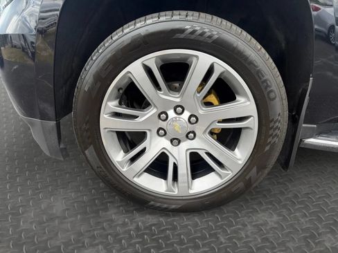 Used 2018 Chevrolet Suburban Premier RWD image 12