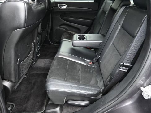 Used 2018 Jeep Grand Cherokee Altitude image 13