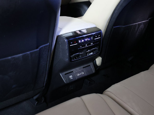 Certified 2024 Acura MDX w/ Technology Package AWD/4WD image 16