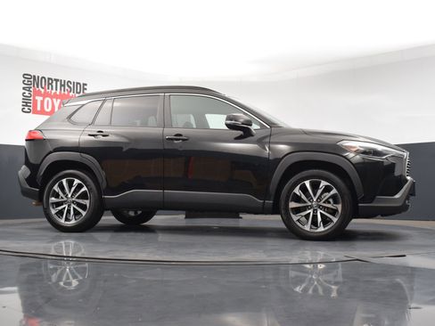 Used 2022 Toyota Corolla Cross XLE image 29