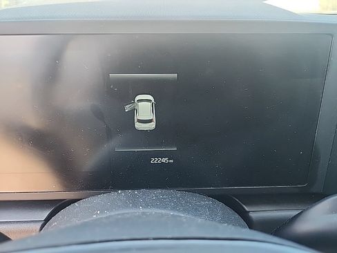 Certified 2025 Kia Niro LX FWD image 21