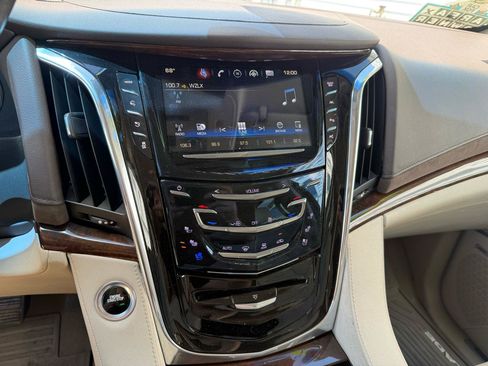 Used 2017 Cadillac Escalade ESV Premium Luxury AWD/4WD image 36