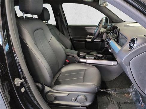Used 2022 Mercedes-Benz GLB 250 image 20