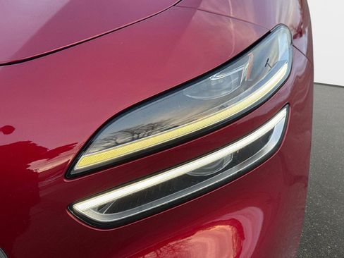 Used 2022 Genesis G70 2.0T image 10