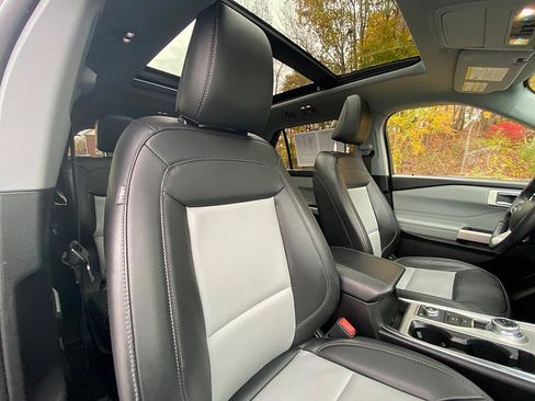 Certified 2022 Ford Explorer XLT w/ Equipment Group 202A image 32