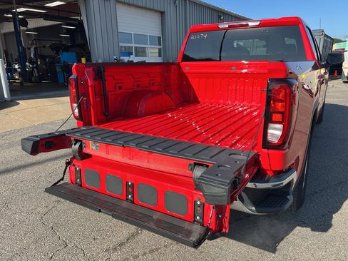 Used 2024 GMC Sierra 1500 SLE image 5