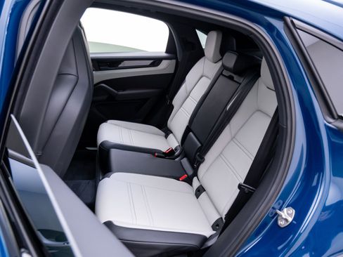 New 2026 Porsche Cayenne Coupe image 17